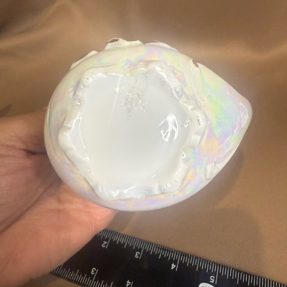 Porcelain footed creamer with iridescent finish and gold trim - Picture 3 of 7